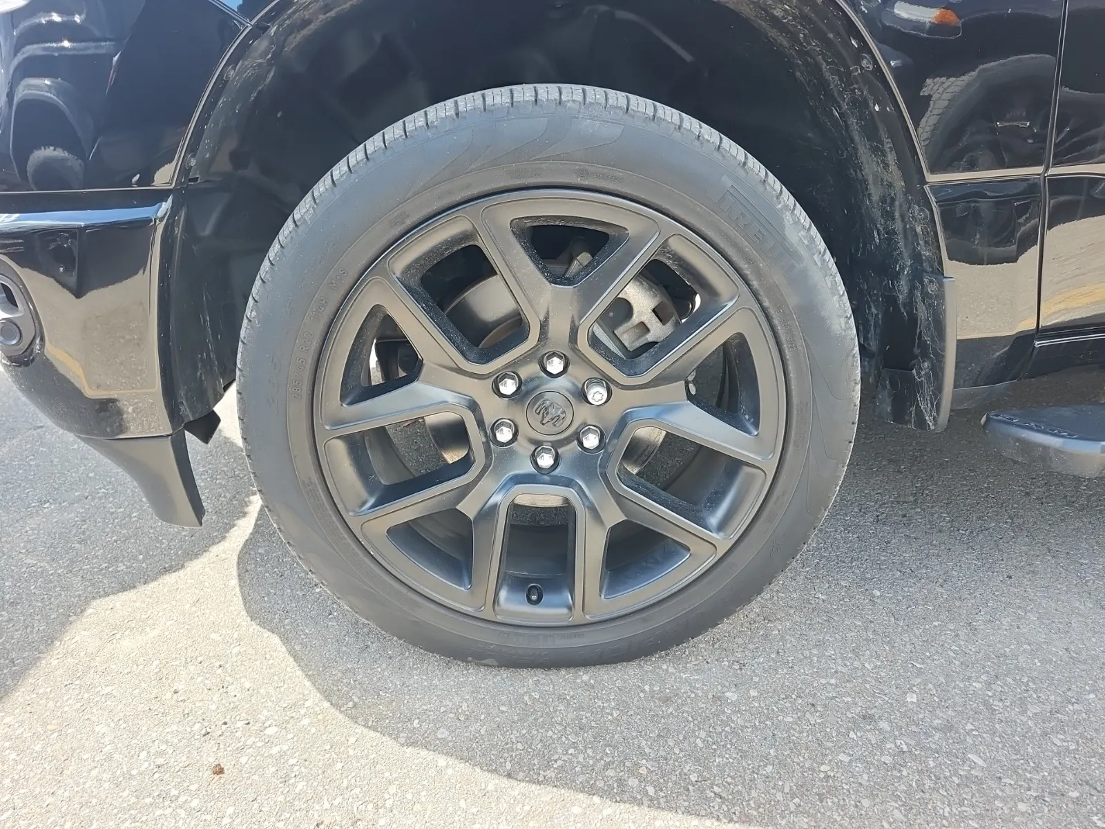 Front driver wheel/tire photo