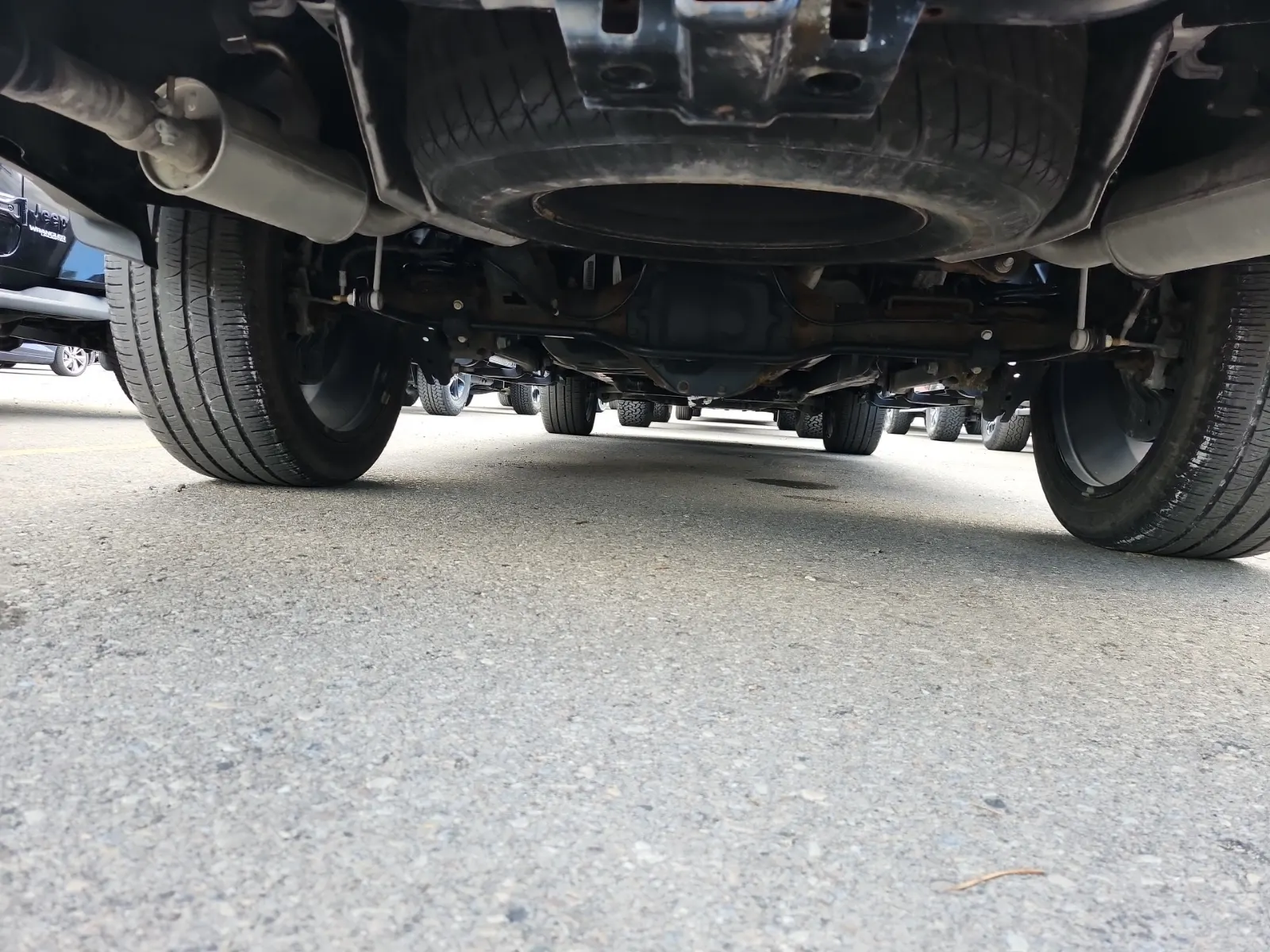 Undercarriage - Rear Photo