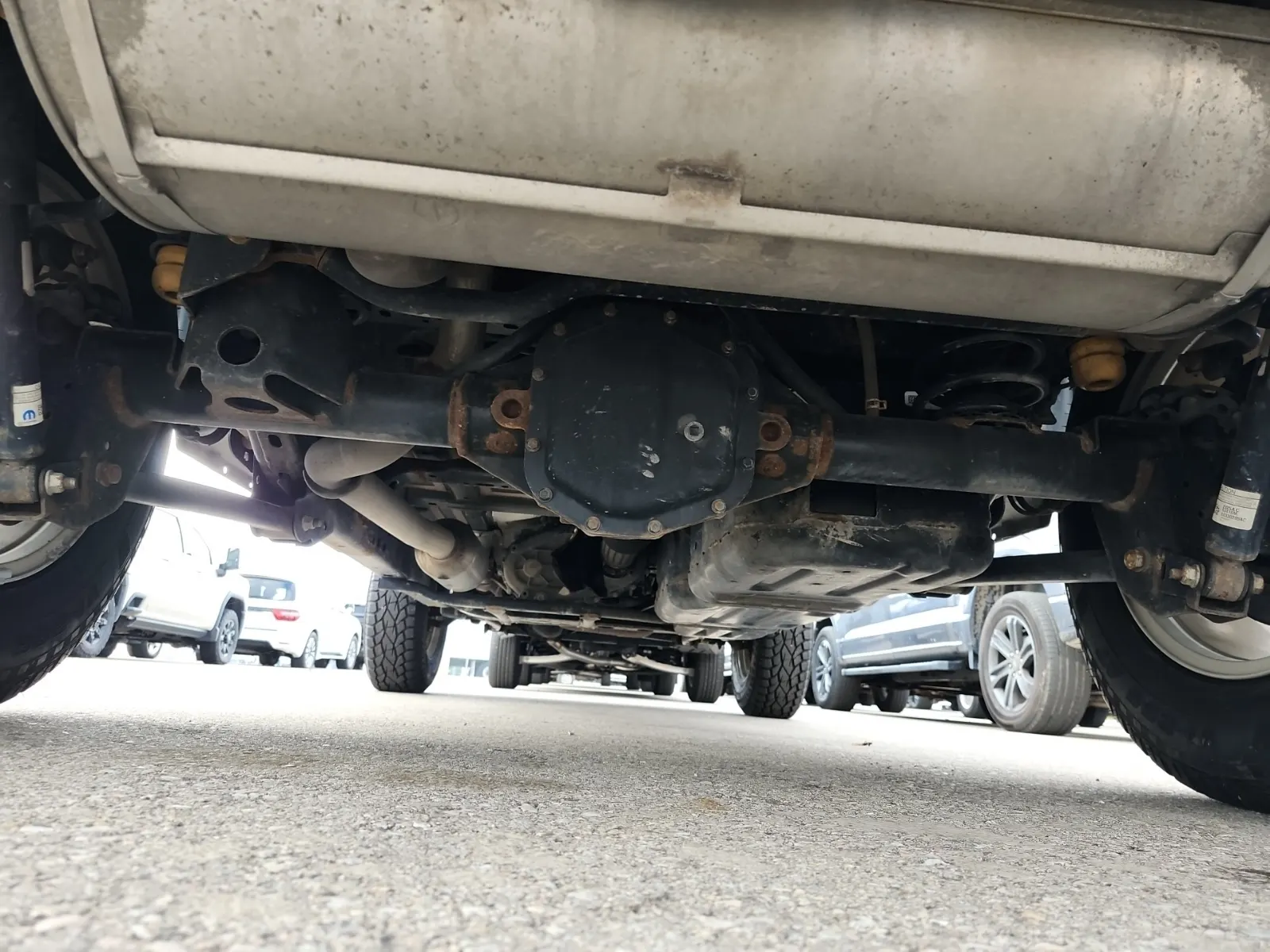Undercarriage - Rear Photo