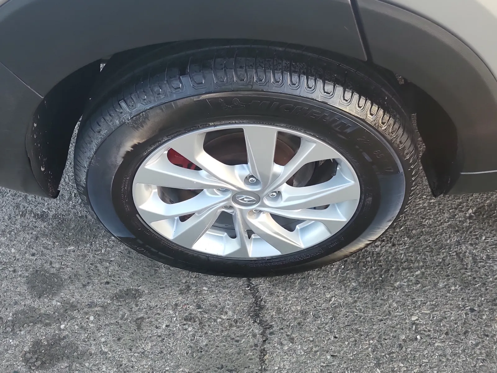 Right Rear Wheel/Tire Photo