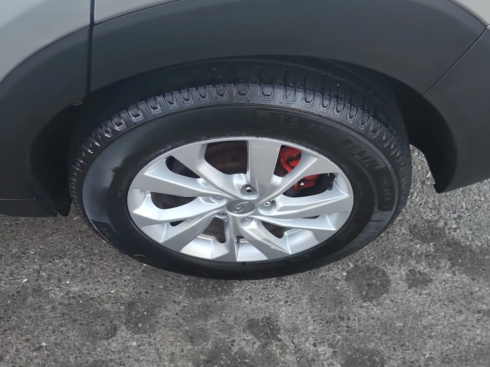 Left Rear Wheel/Tire Photo