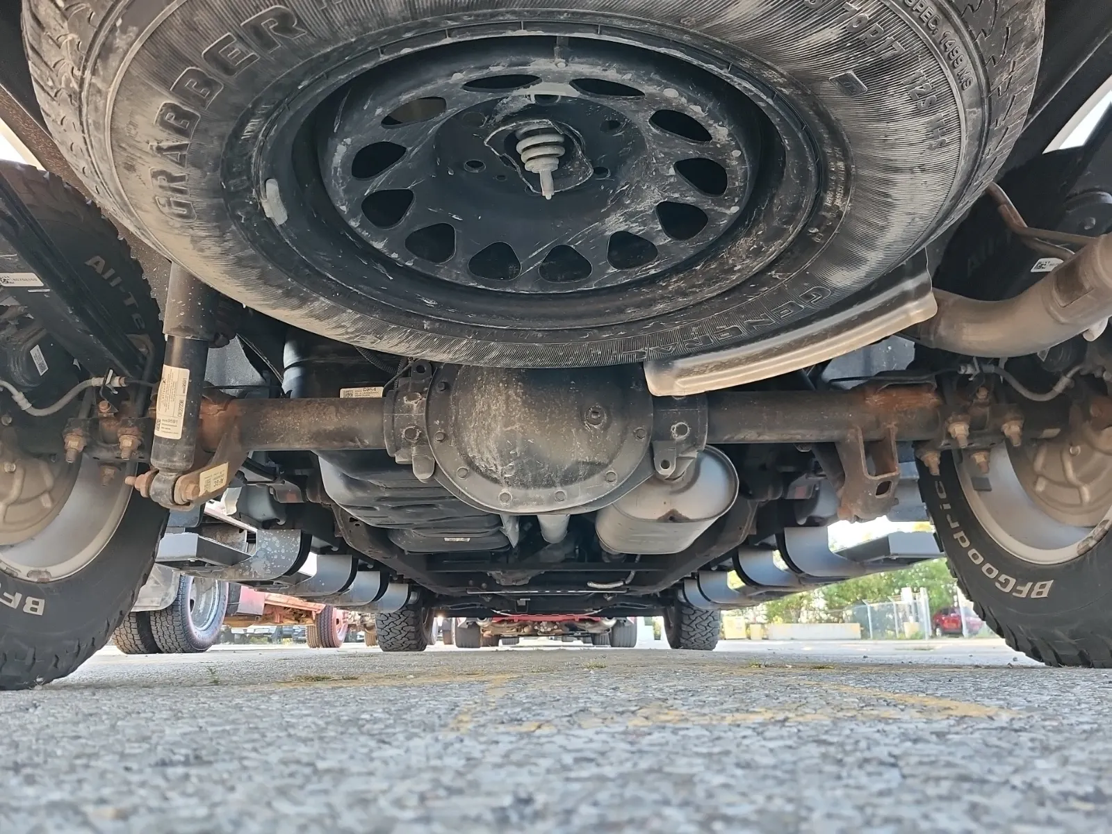 Undercarriage - Rear Photo