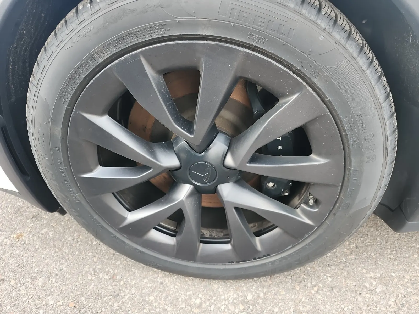 Front driver wheel/tire photo