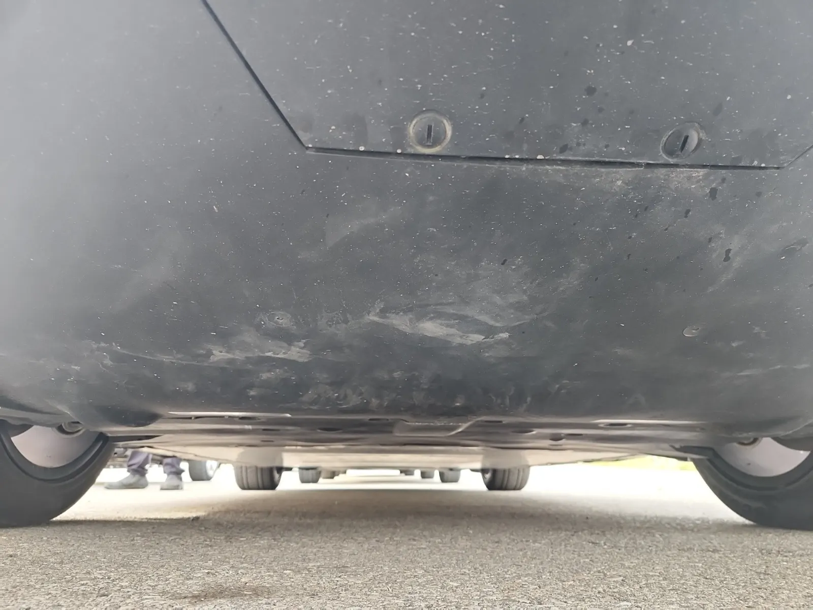 Undercarriage - Rear Photo