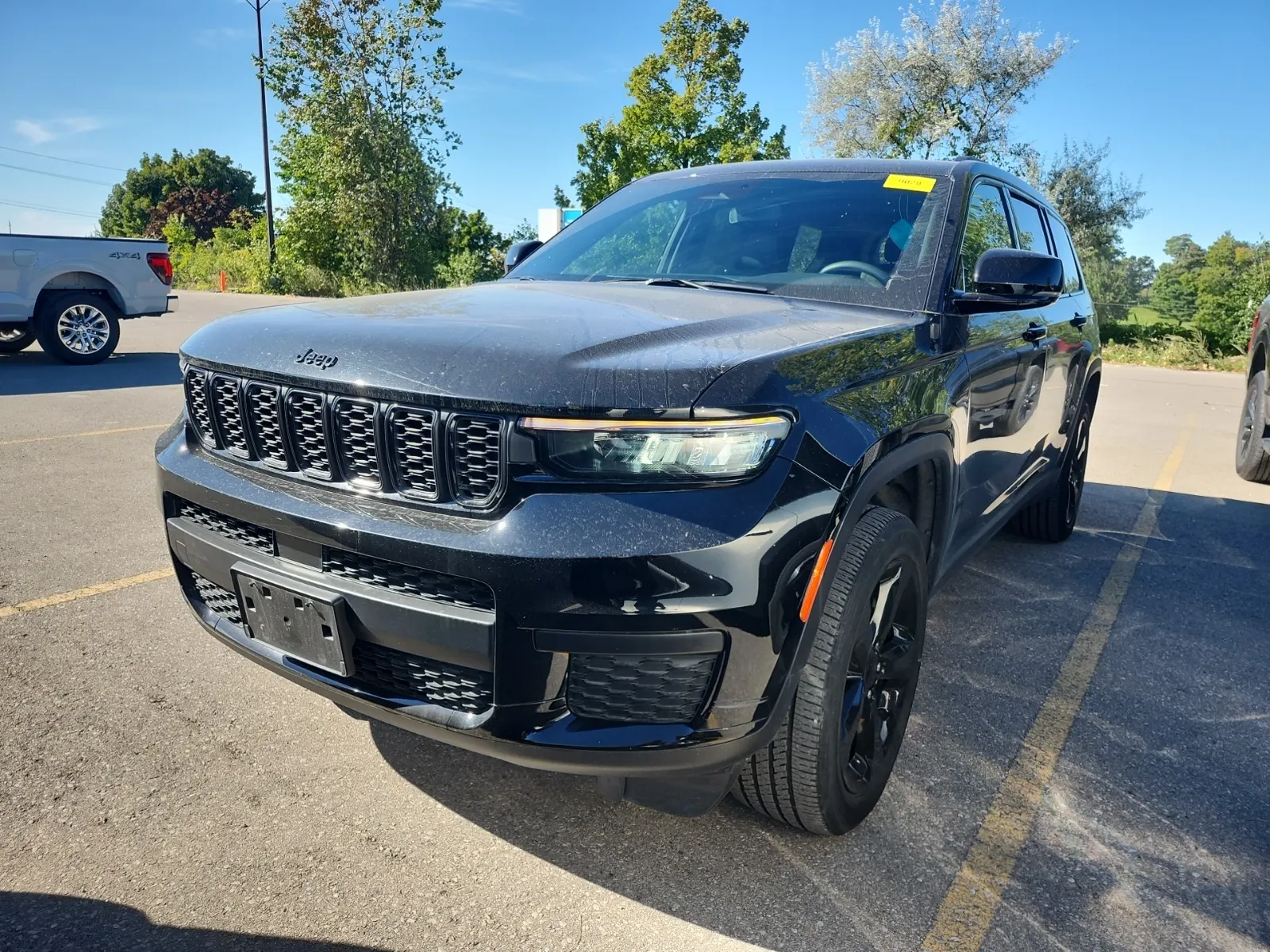 Front driver 3/4 photo
