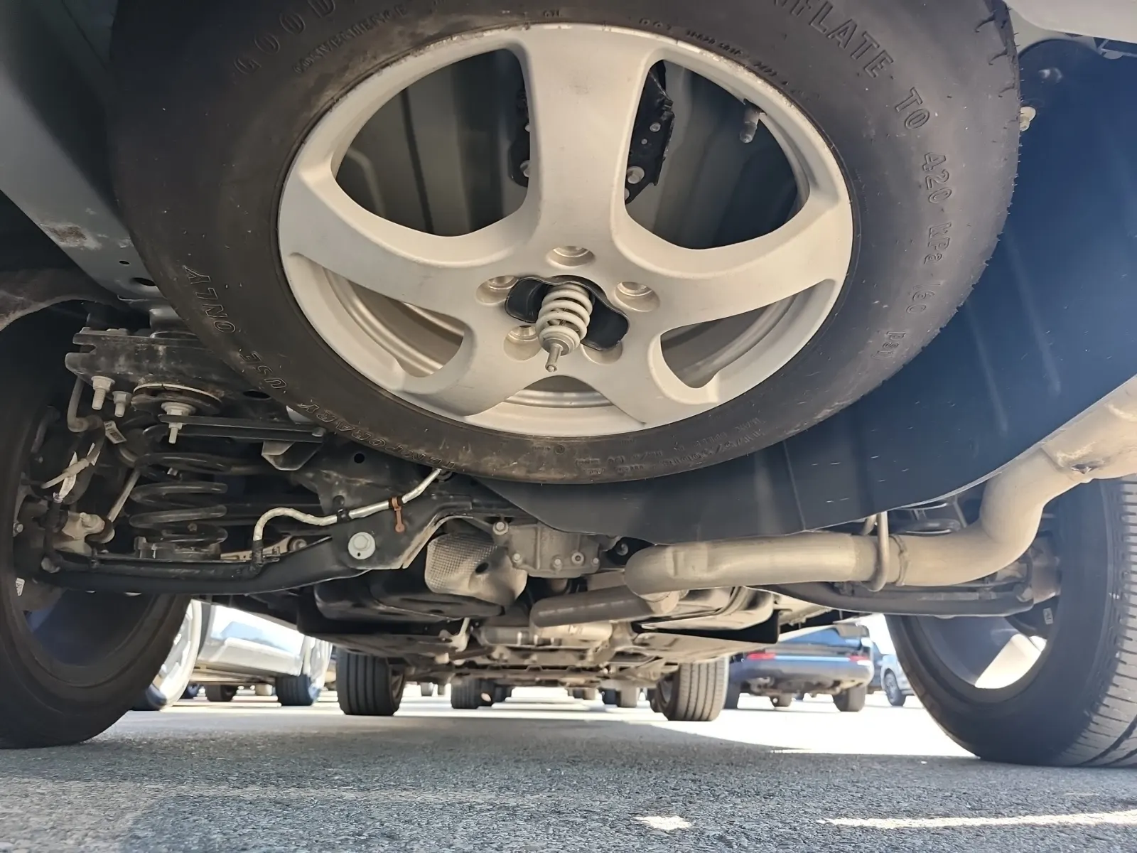 Undercarriage - Rear Photo