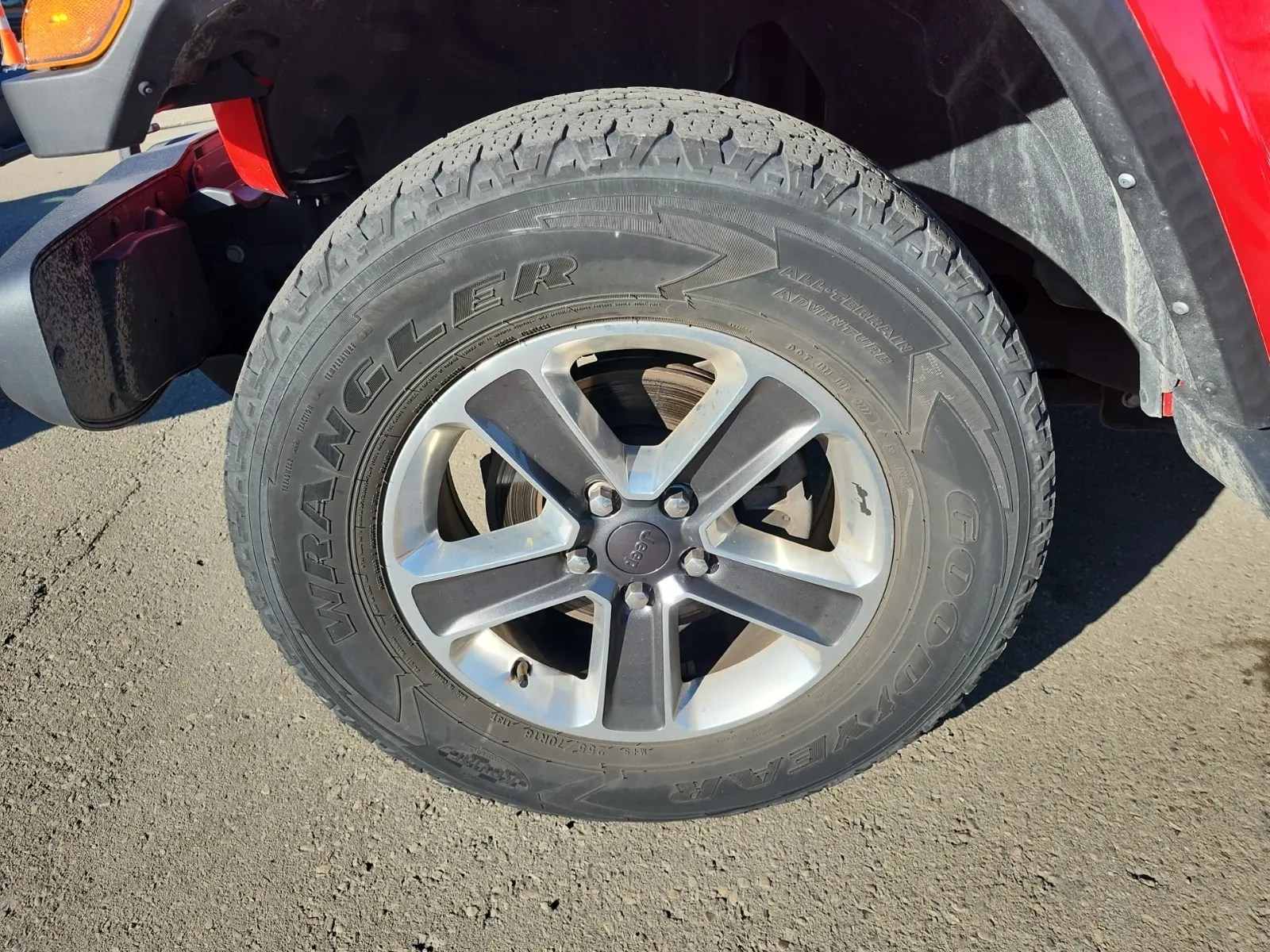 Front driver wheel/tire photo