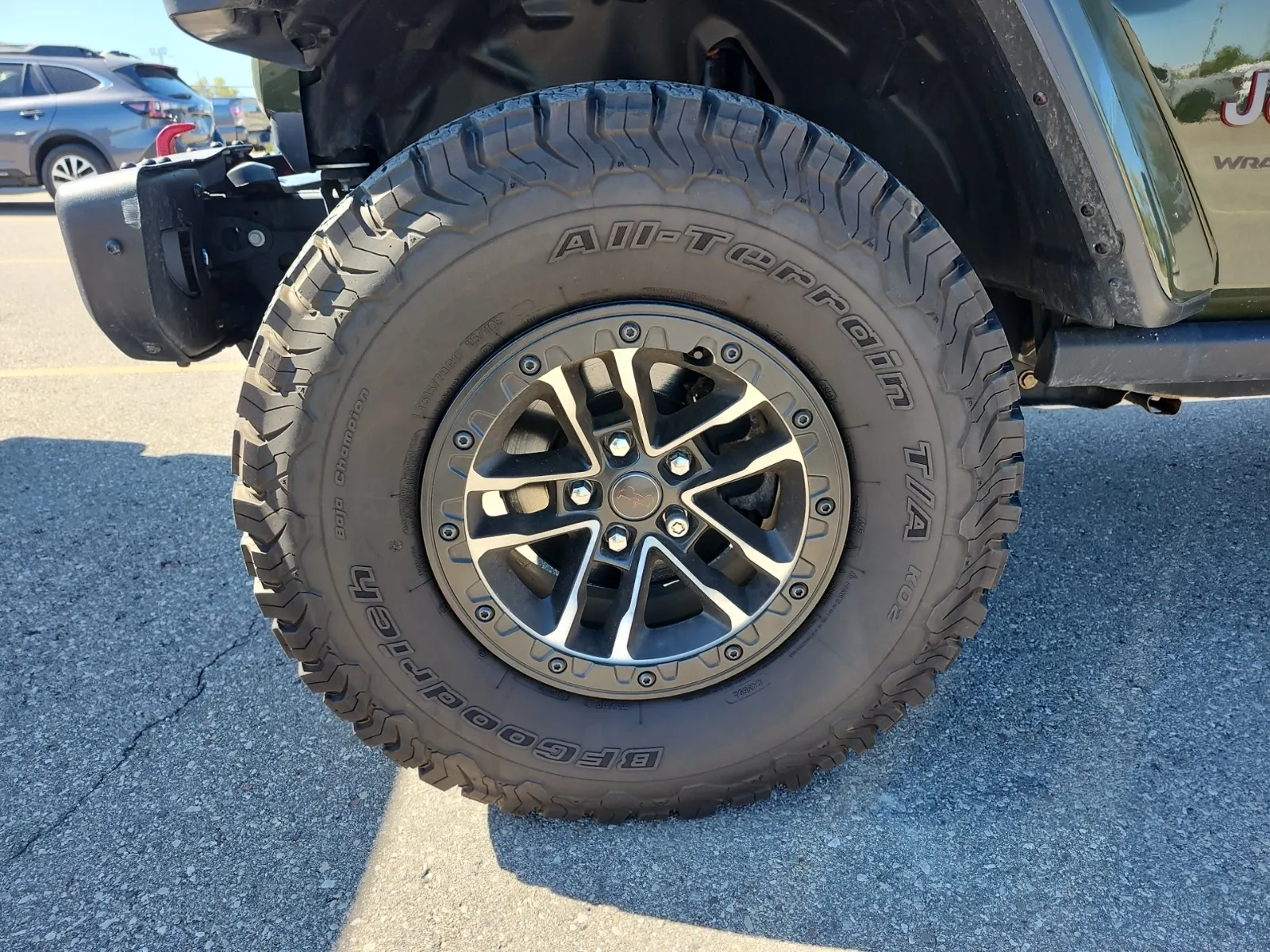 Front driver wheel/tire photo