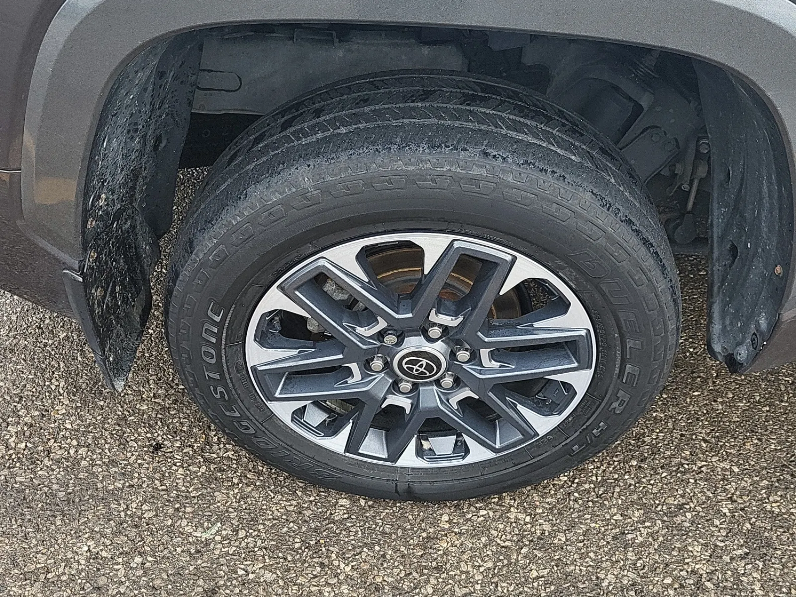 Right Rear Wheel/Tire Photo