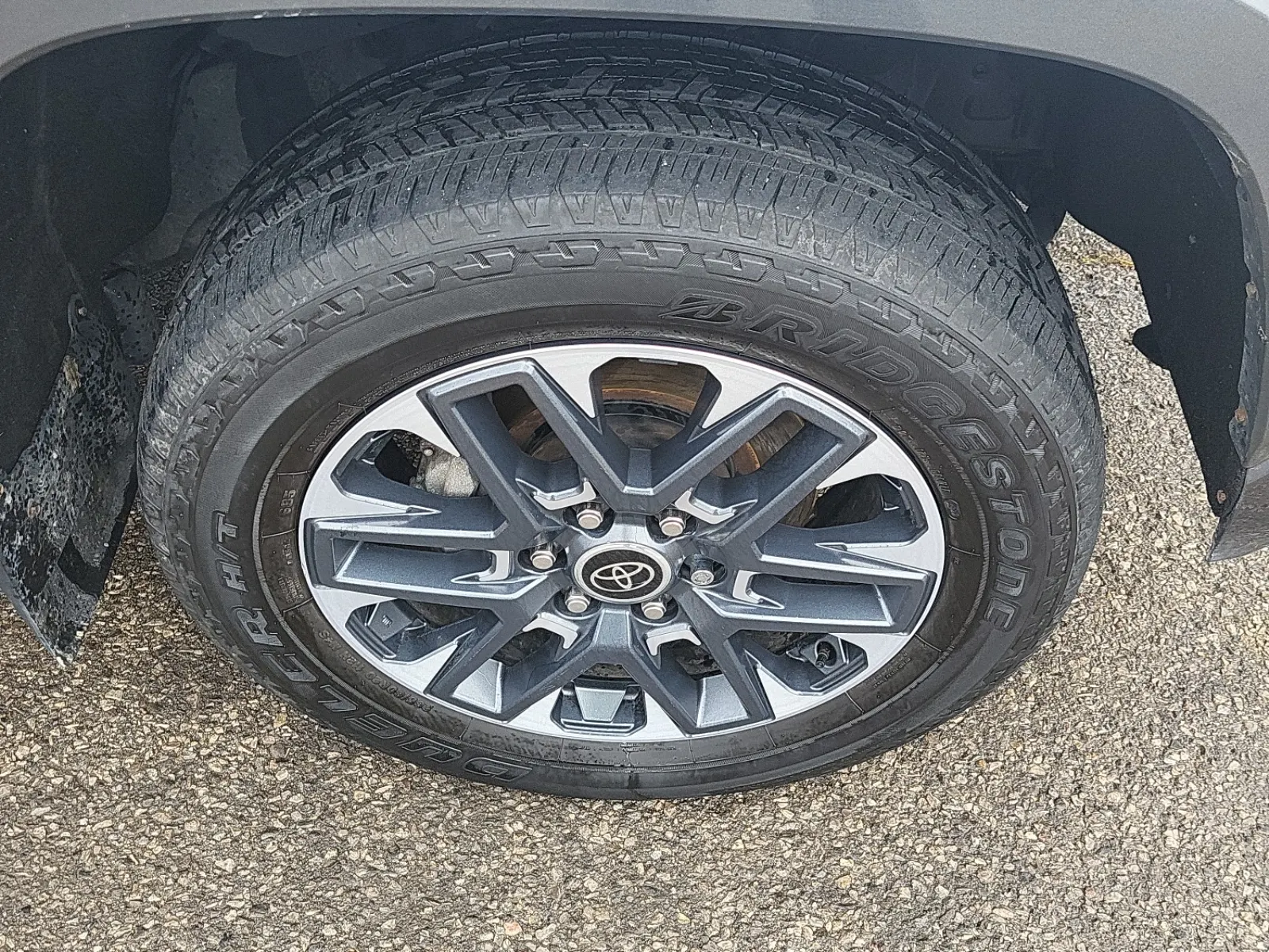 Right Front Wheel/Tire Photo