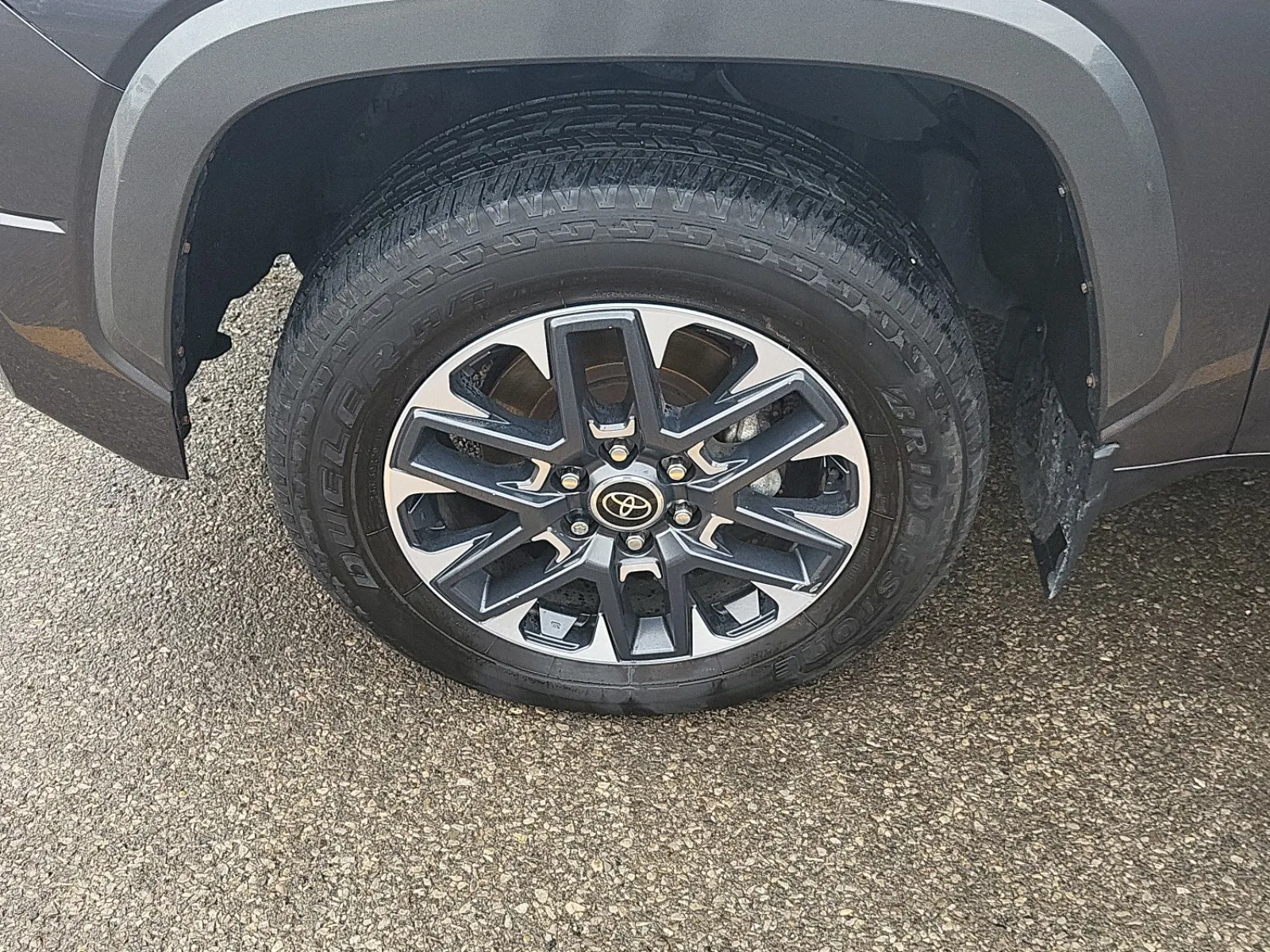 Front driver wheel/tire photo