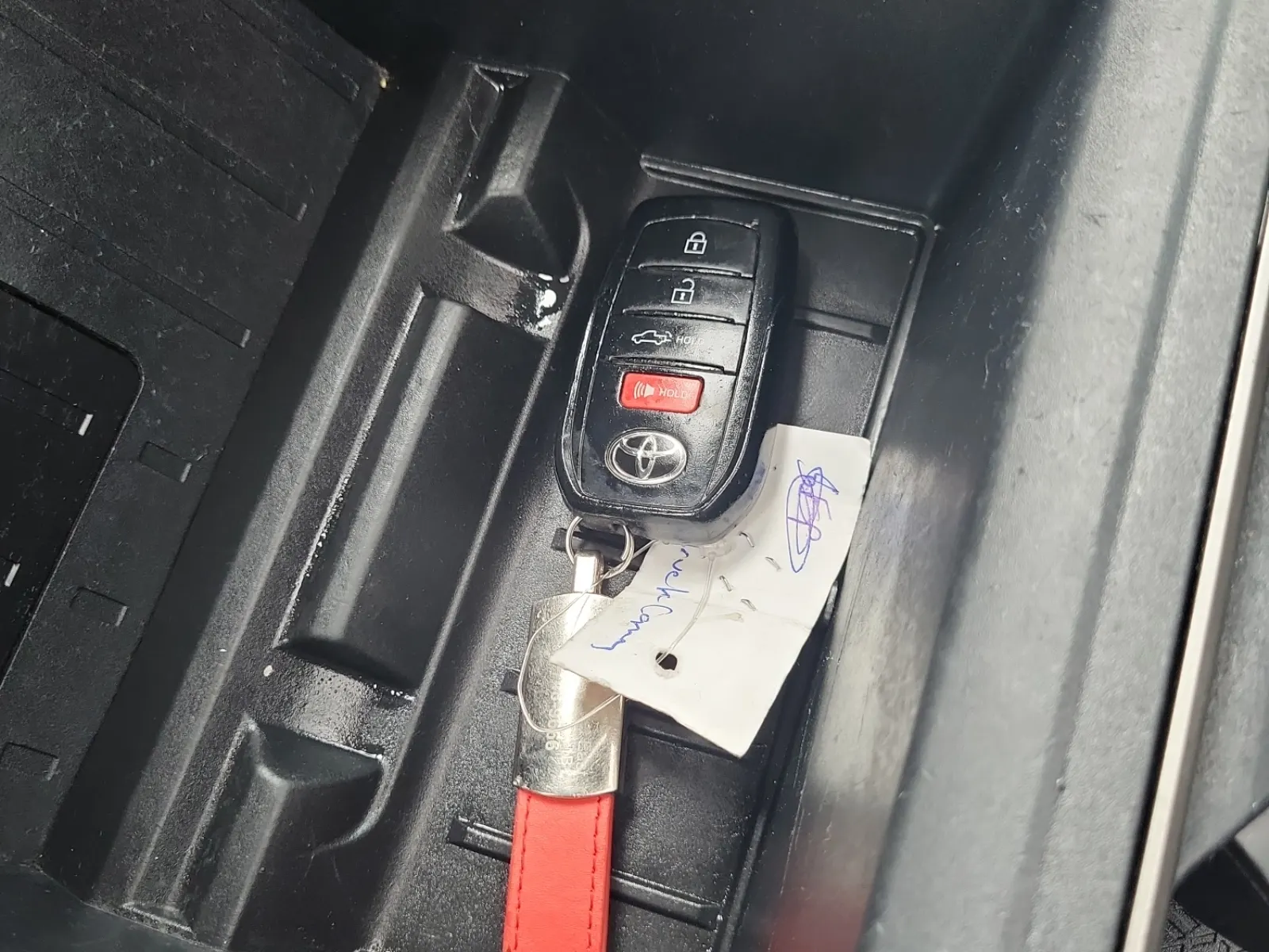 Keys/Fobs/Manual Photo