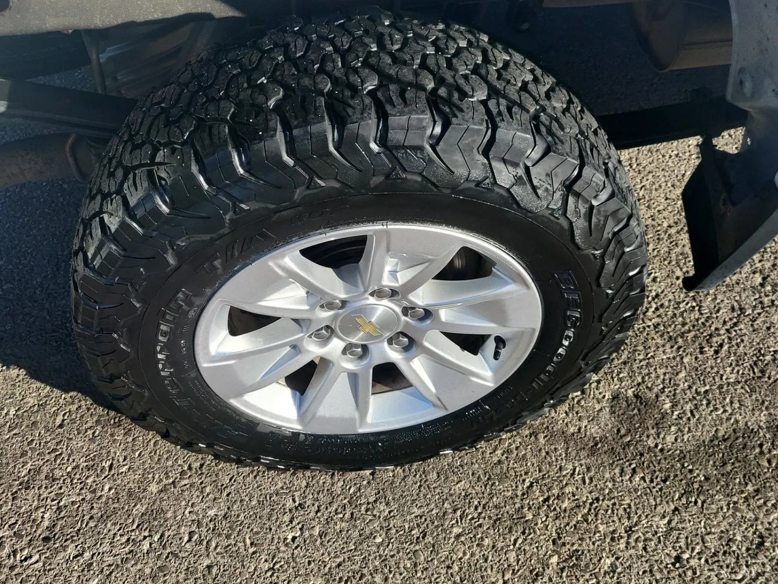 Right Rear Wheel/Tire Photo