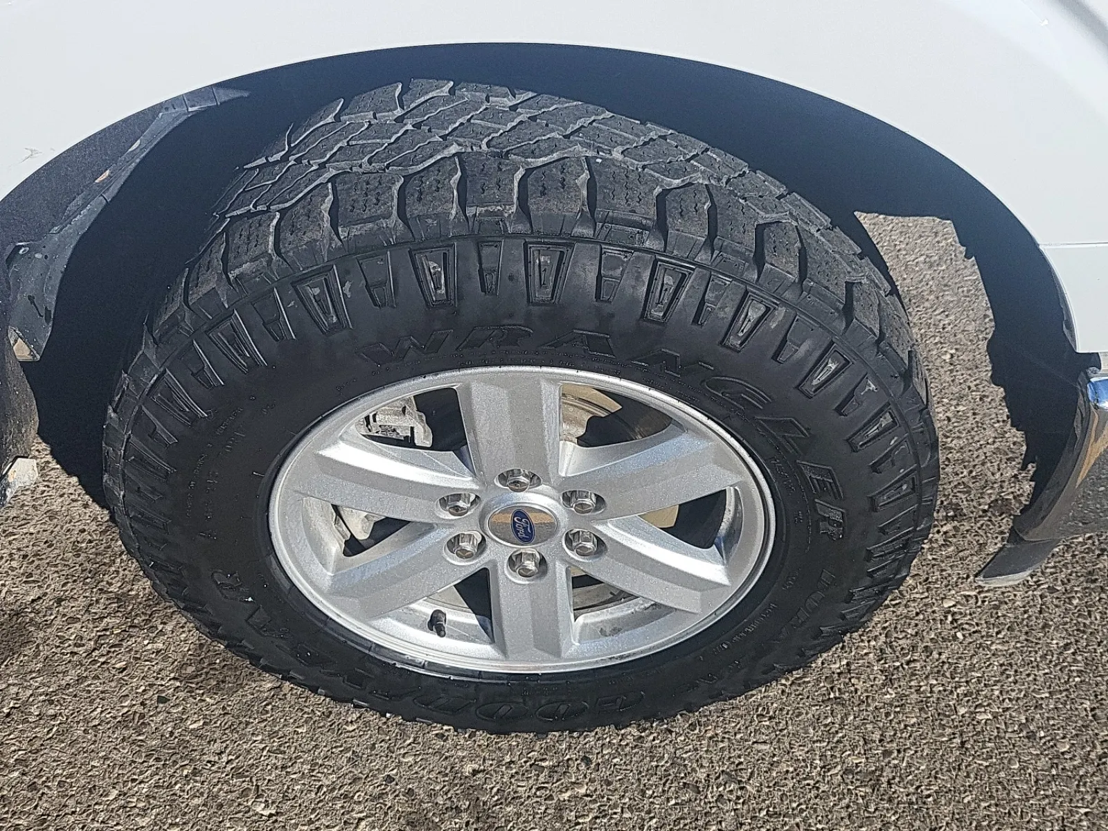 Right Front Wheel/Tire Photo