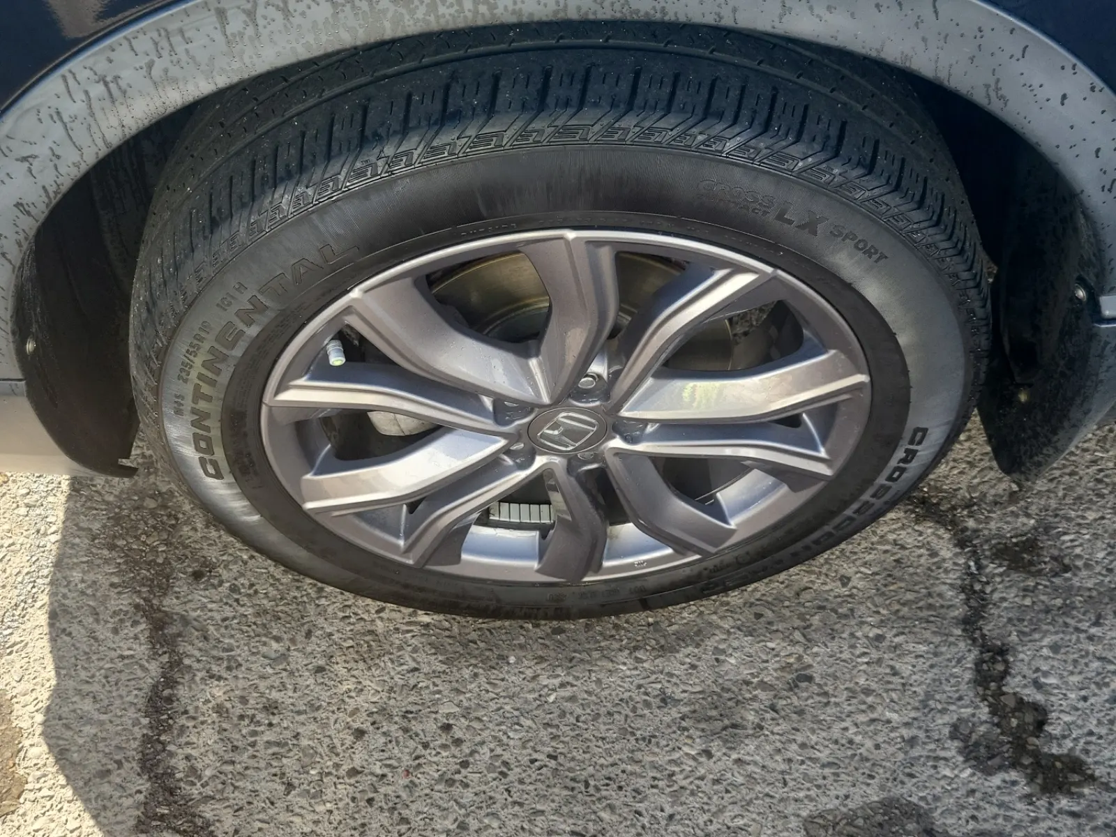 Front driver wheel/tire photo