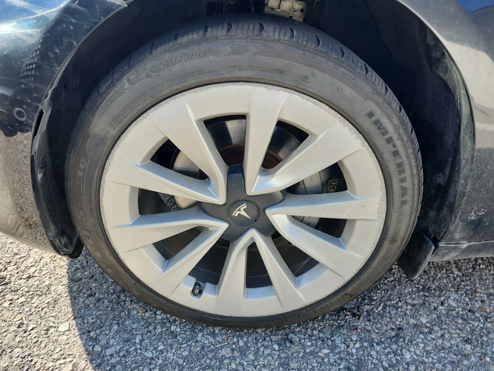 Front driver wheel/tire photo