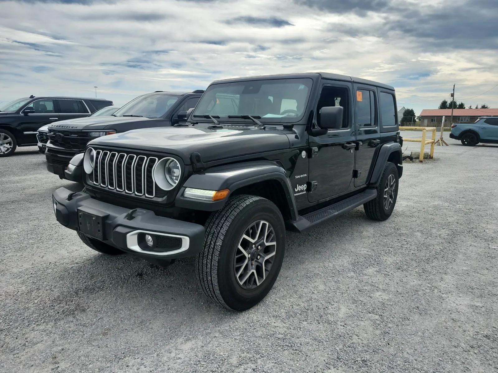 Front driver 3/4 photo