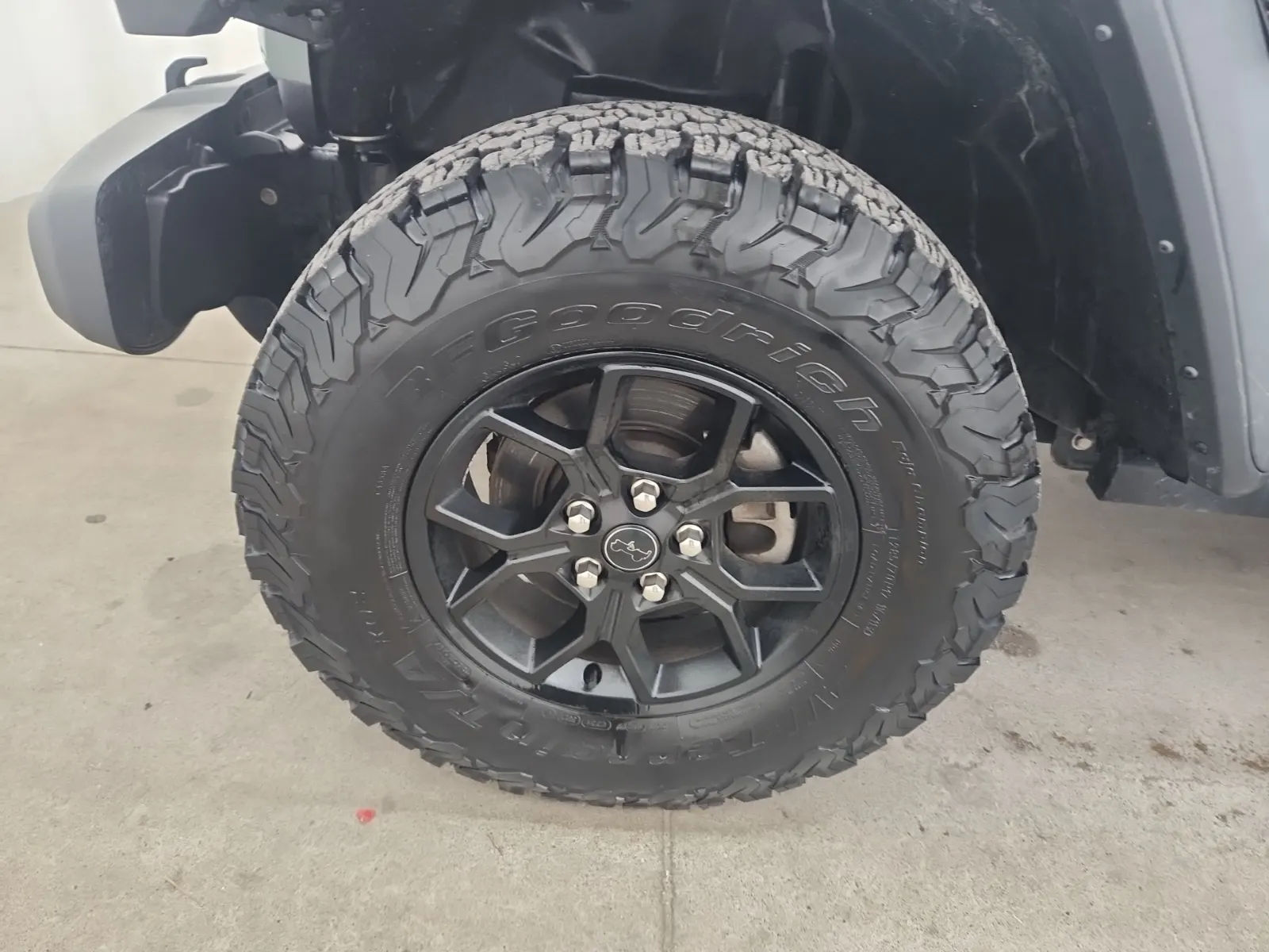 Front driver wheel/tire photo
