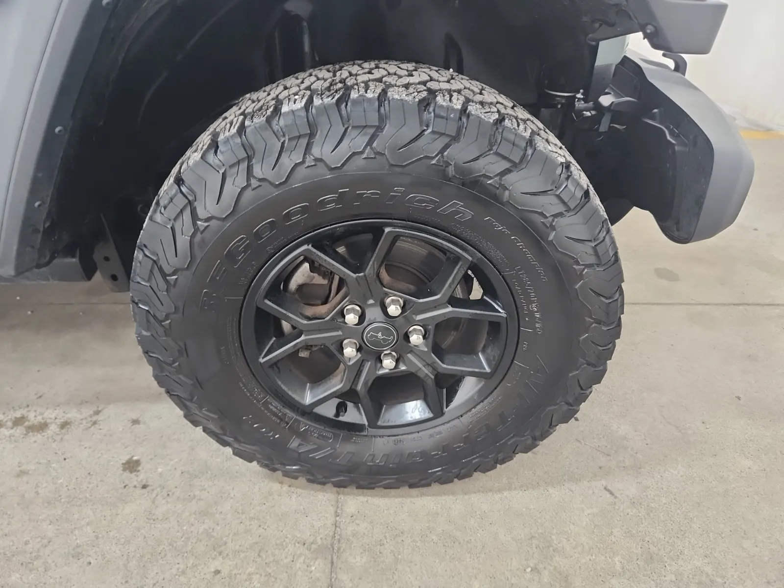 Right Front Wheel/Tire Photo