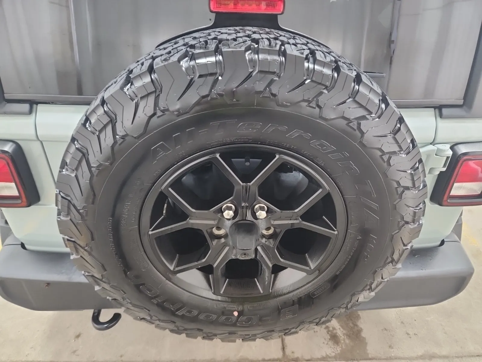 Spare Tire & Wheel Photo