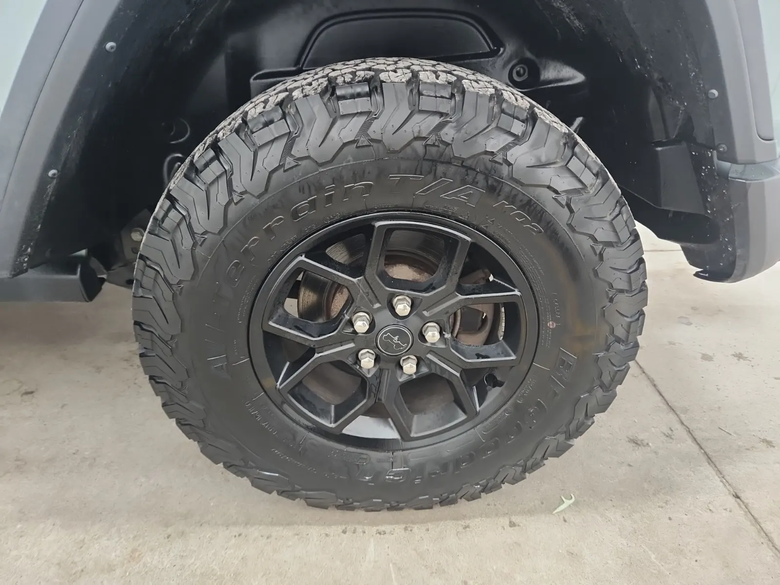 Left Rear Wheel/Tire Photo