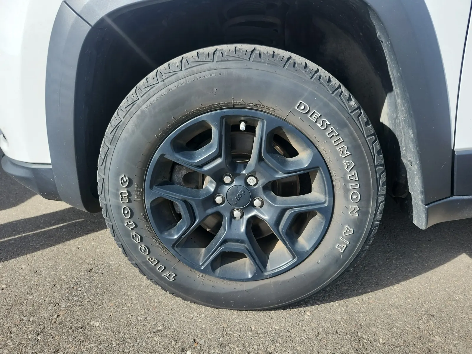 Front driver wheel/tire photo