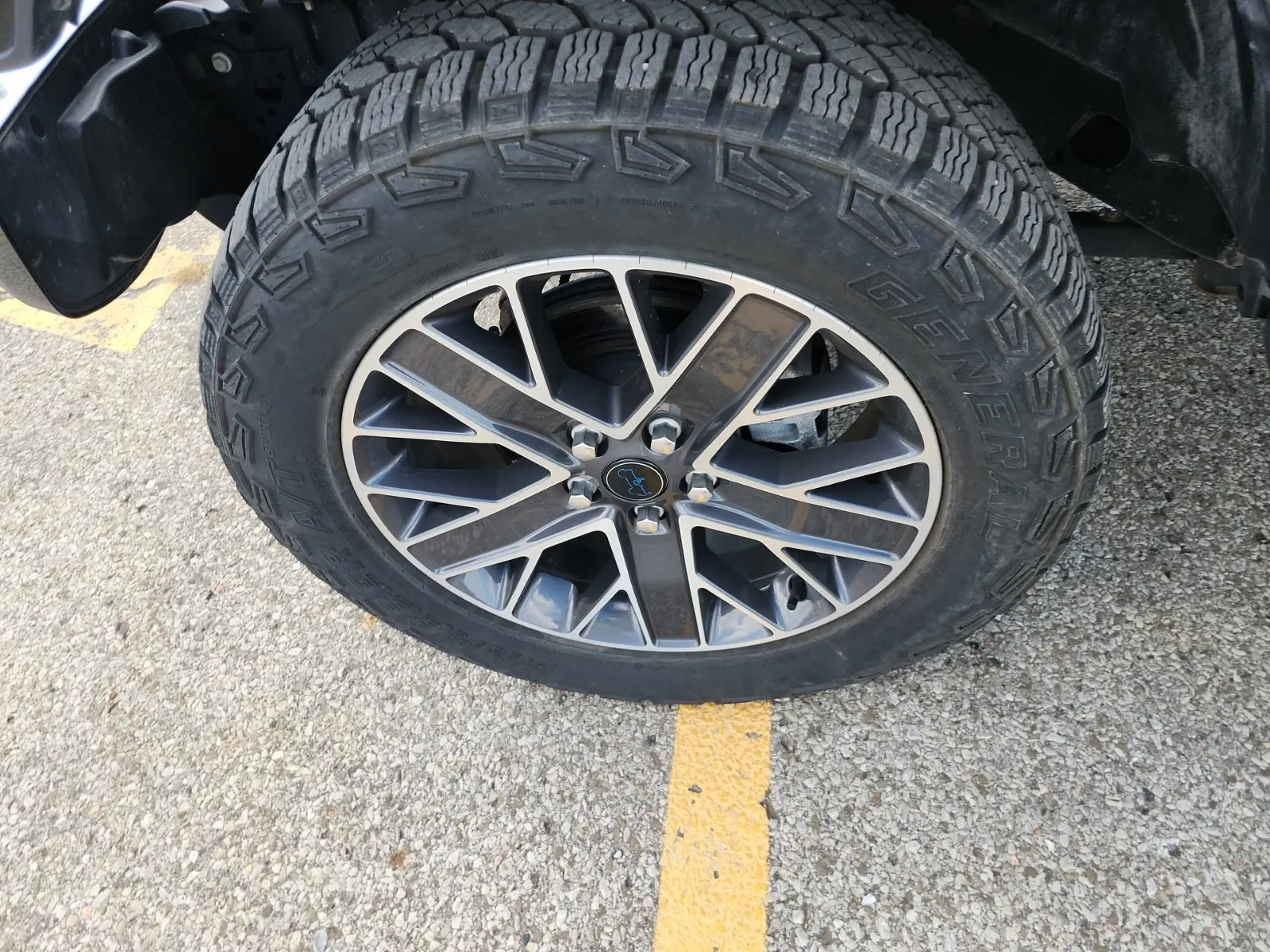 Front driver wheel/tire photo