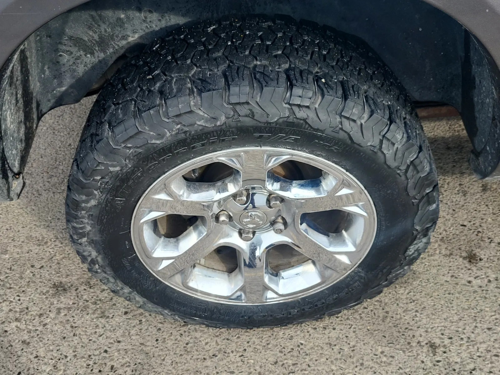 Right Rear Wheel/Tire Photo