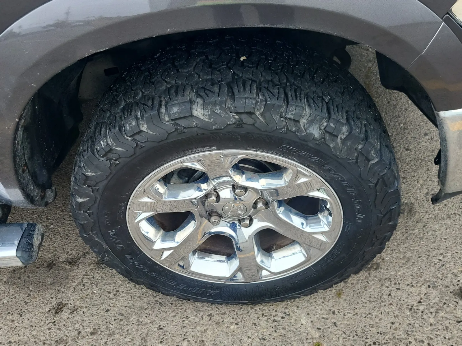 Right Front Wheel/Tire Photo