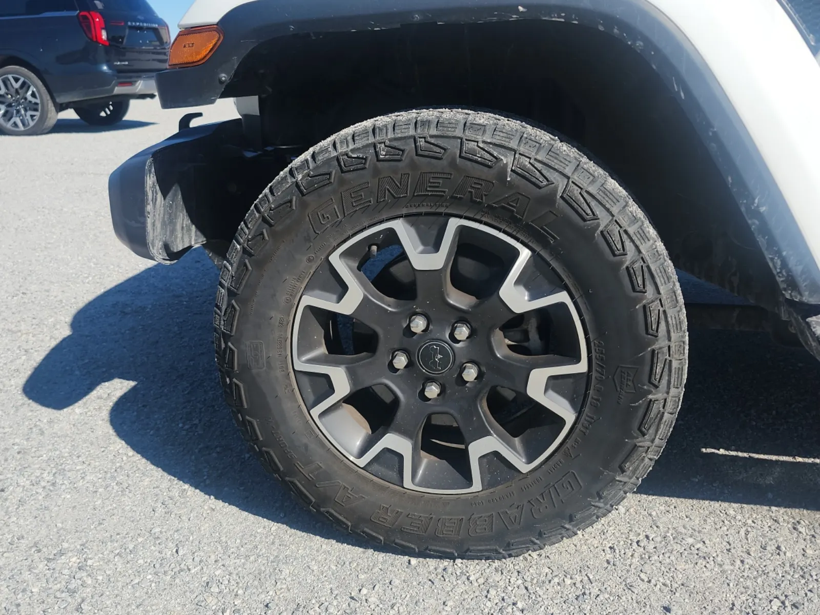 Front driver wheel/tire photo