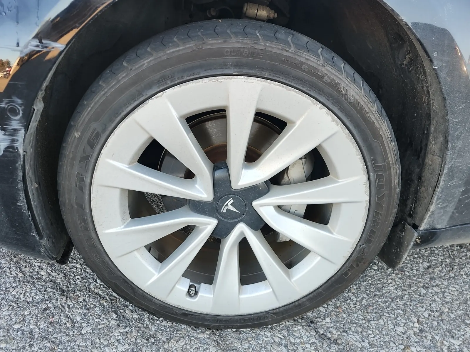 Front driver wheel/tire photo