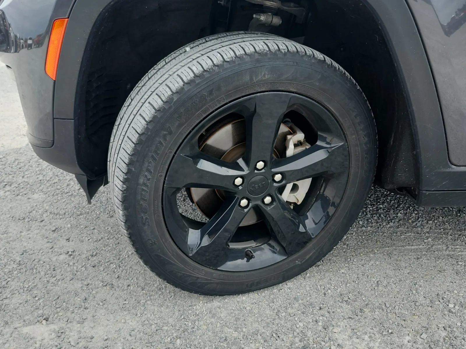 Front driver wheel/tire photo