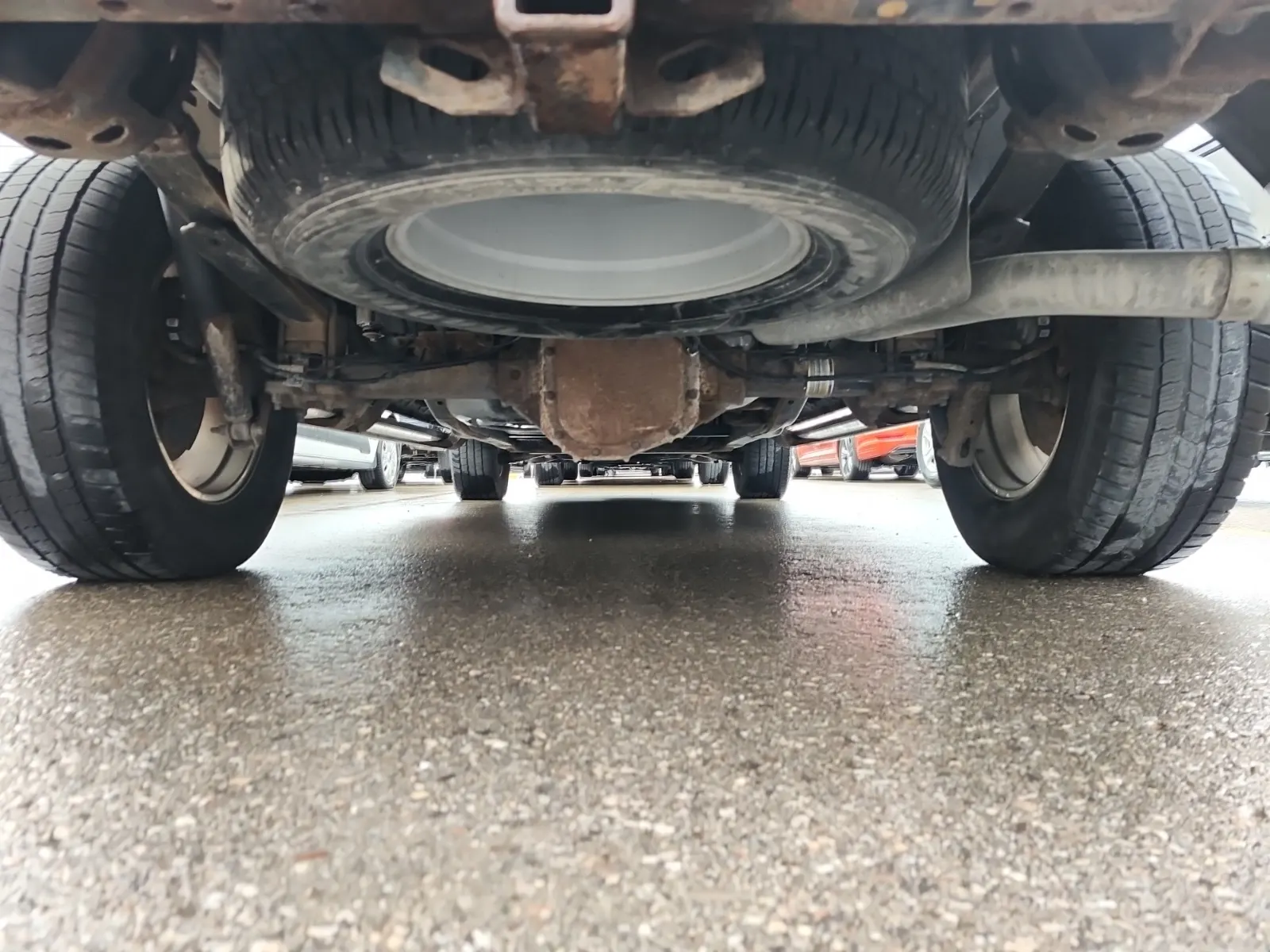 Undercarriage - Rear Photo
