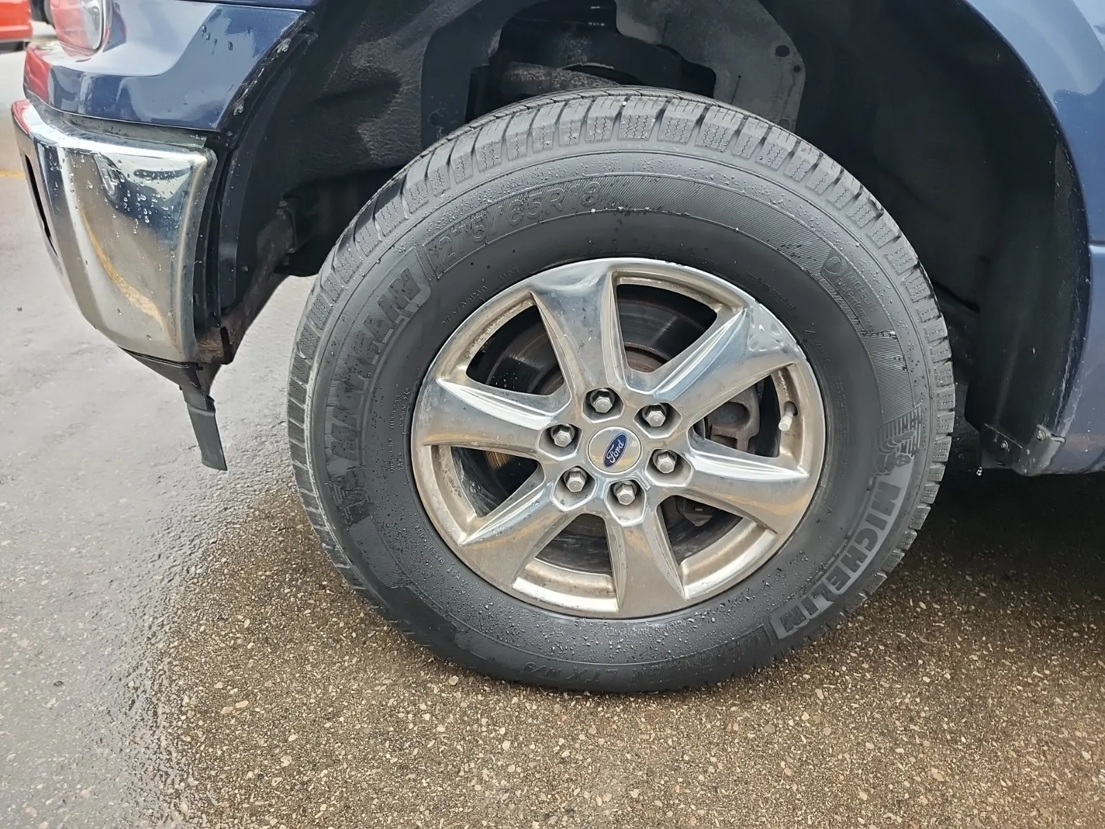 Front driver wheel/tire photo