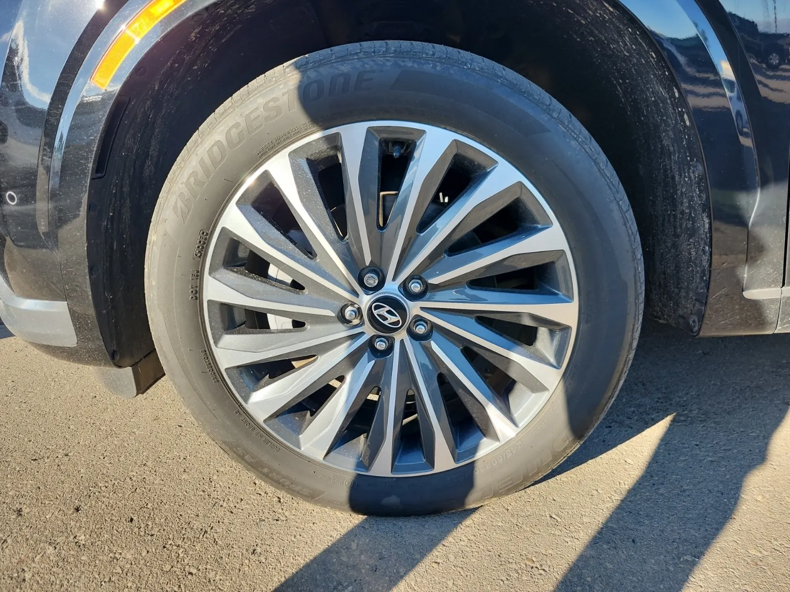 Front driver wheel/tire photo