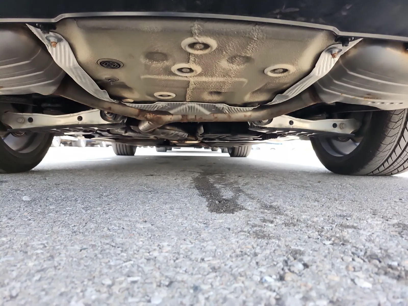 Undercarriage - Rear Photo