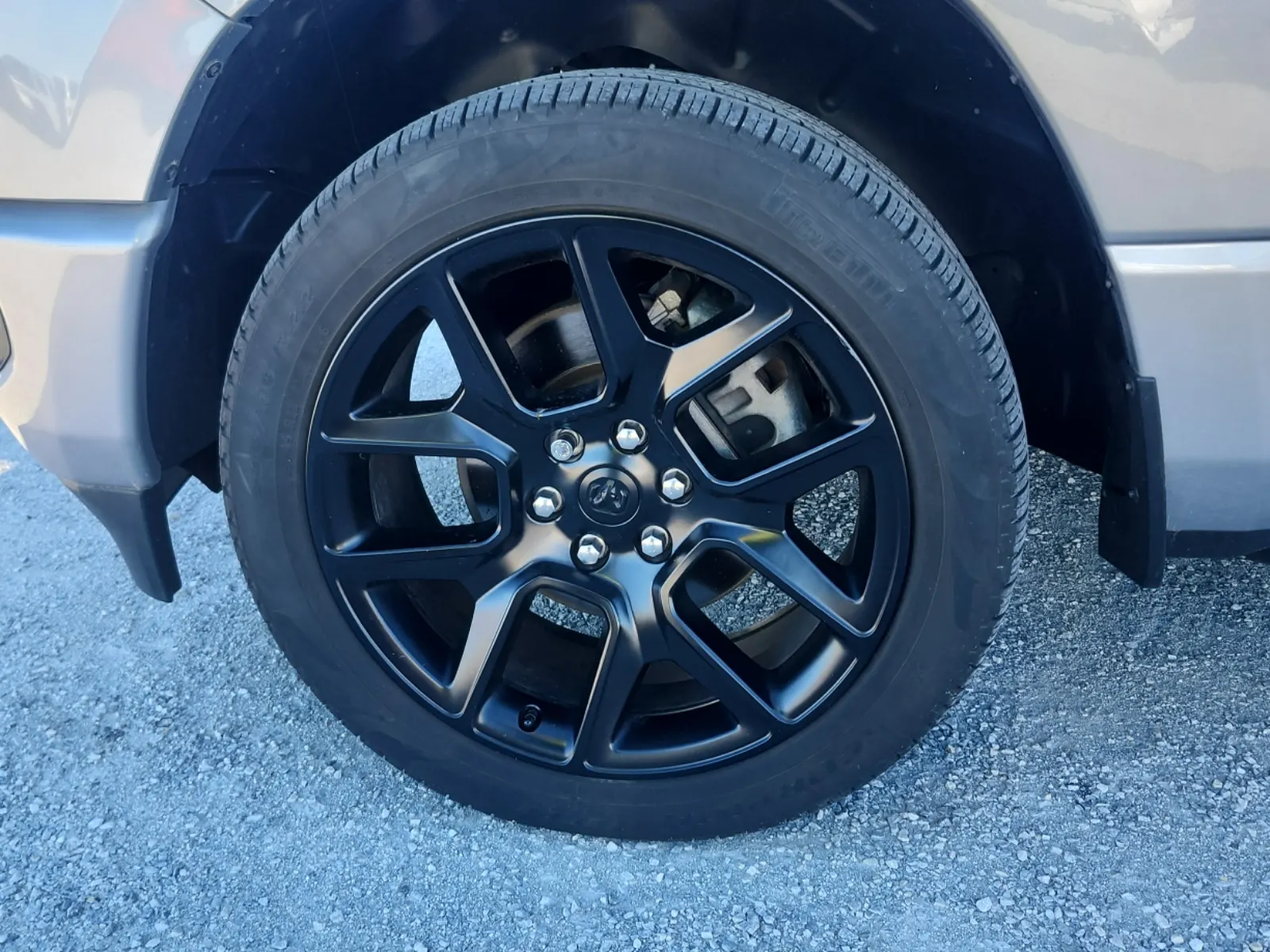 Front driver wheel/tire photo