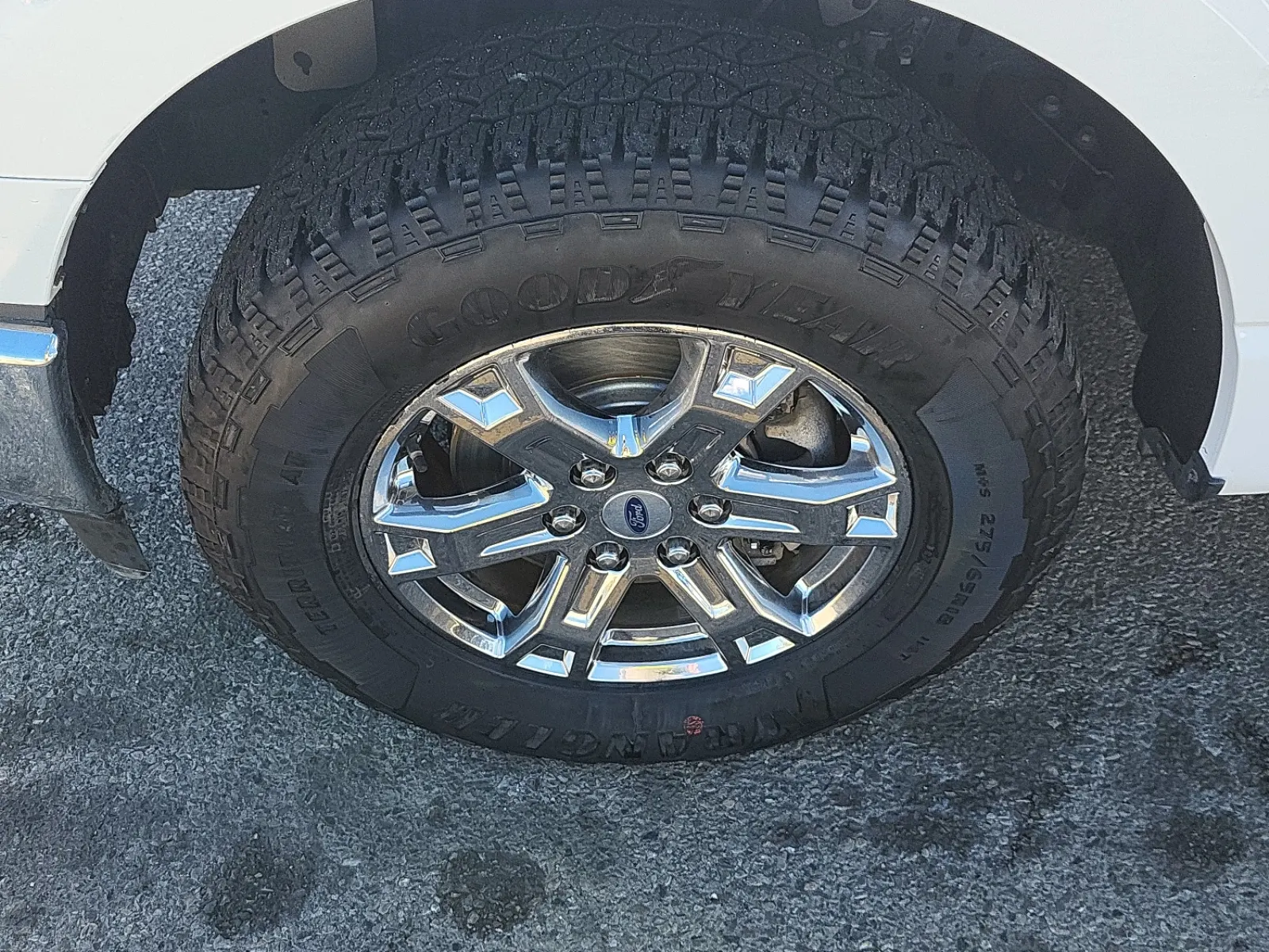 Front driver wheel/tire photo