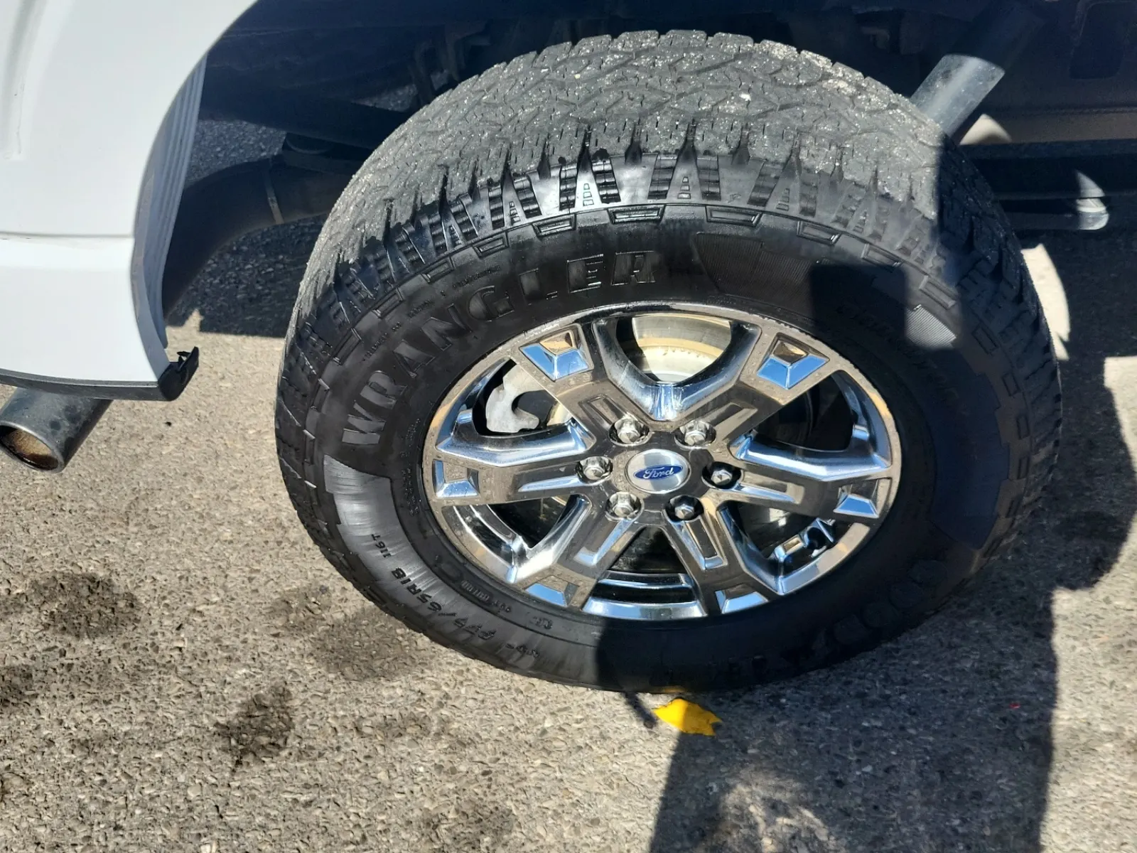 Right Rear Wheel/Tire Photo