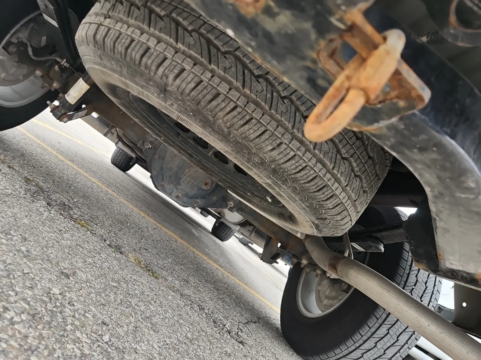 Undercarriage - Rear Photo