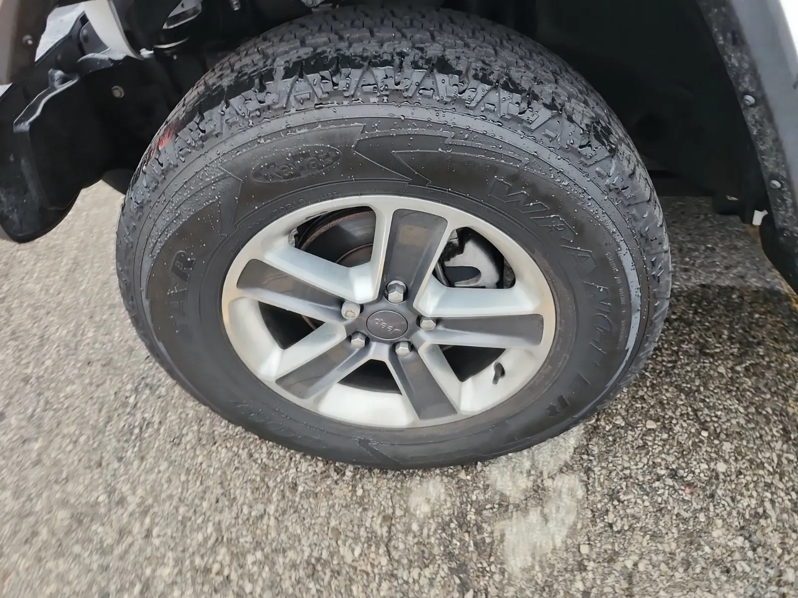 Front driver wheel/tire photo