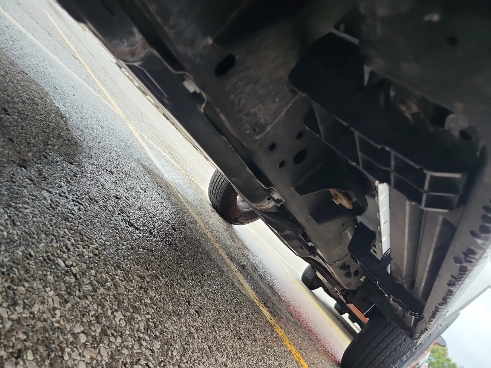Undercarriage - Passenger Photo