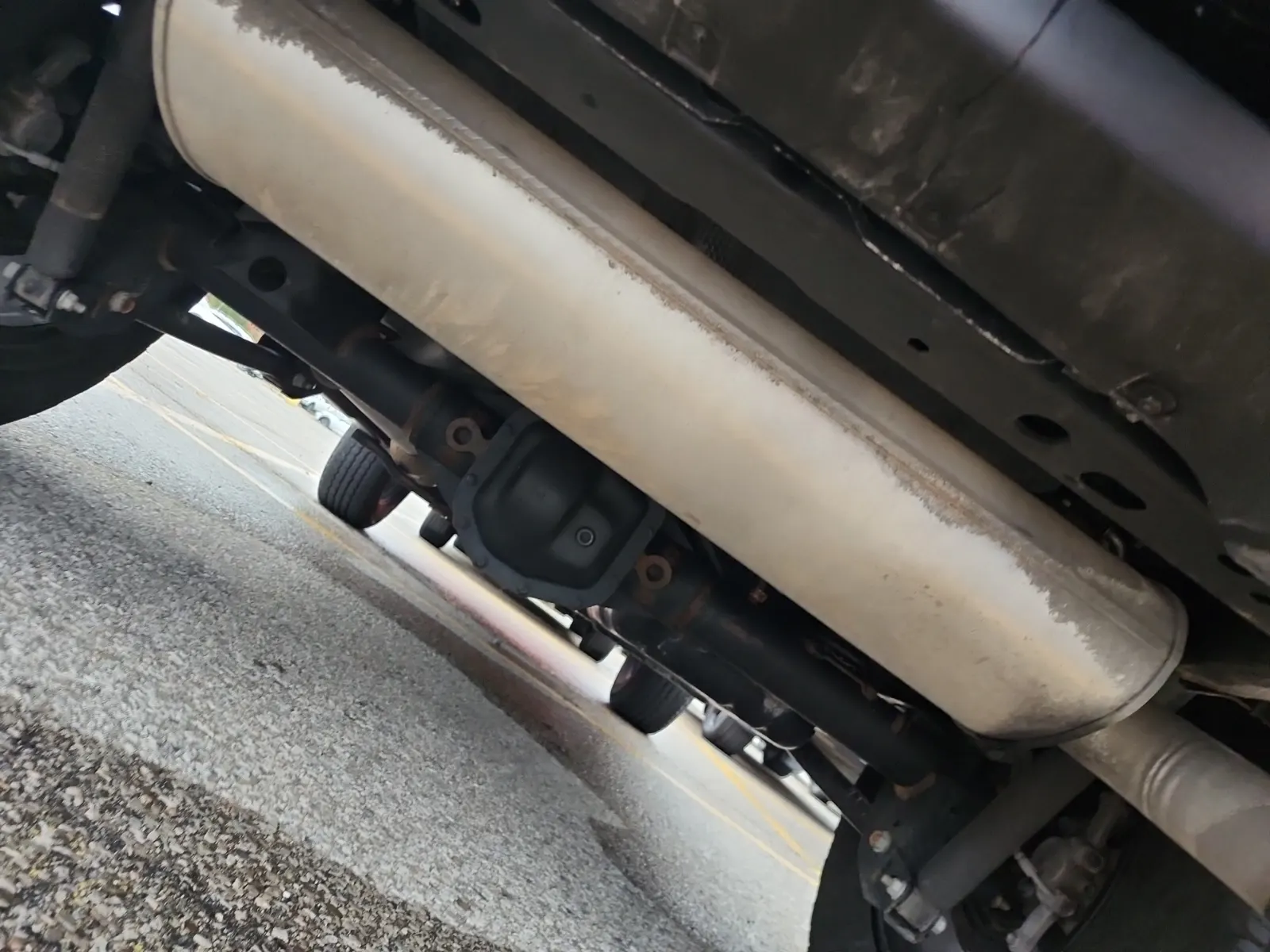 Undercarriage - Rear Photo