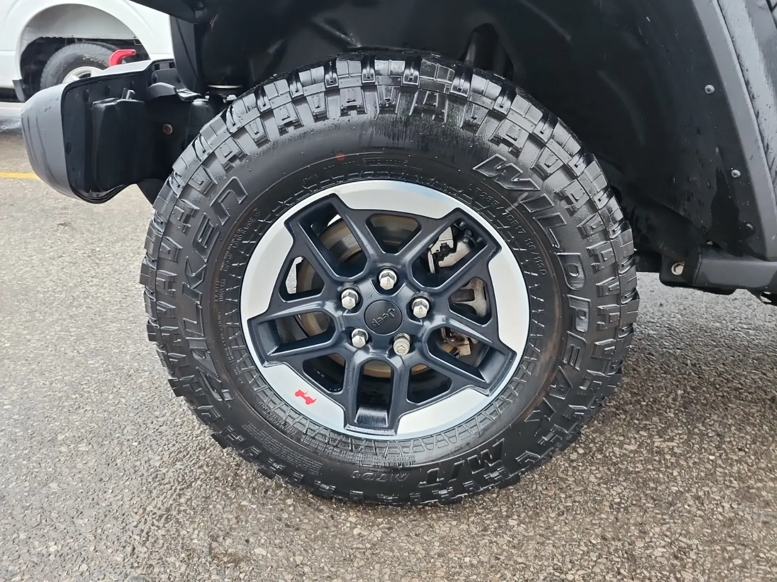 Front driver wheel/tire photo