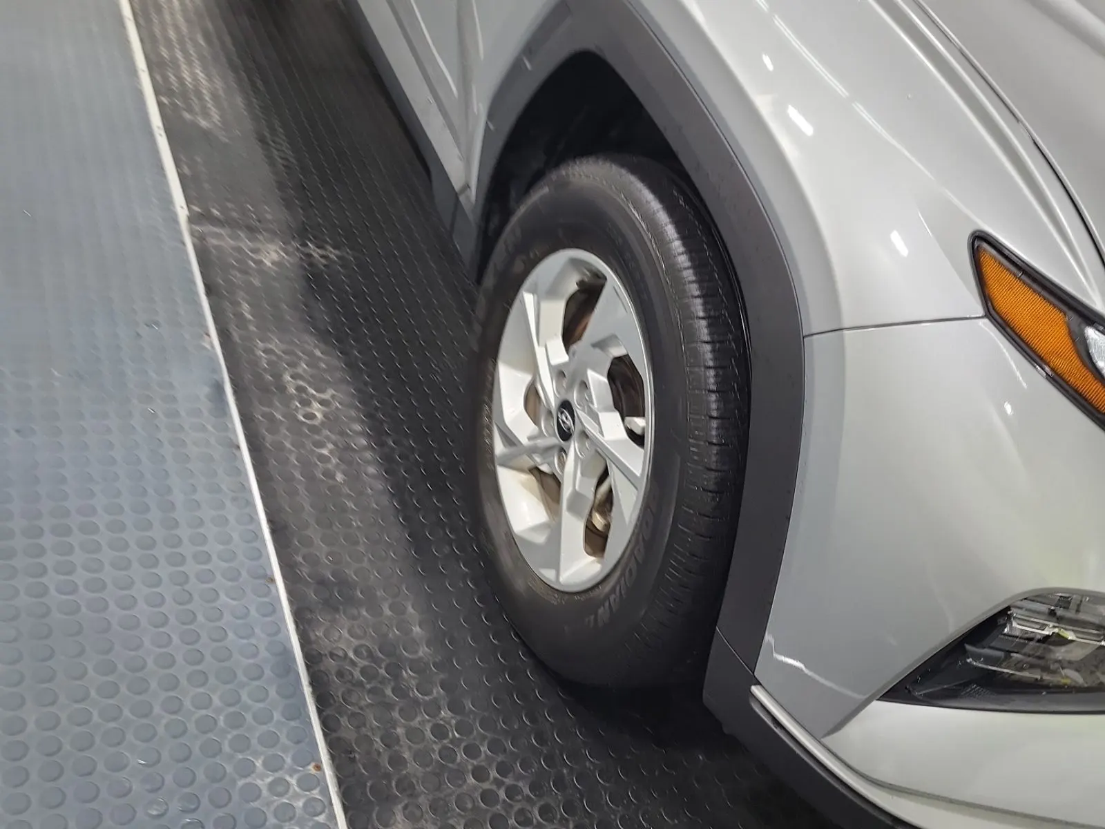 Right Front Wheel/Tire Photo