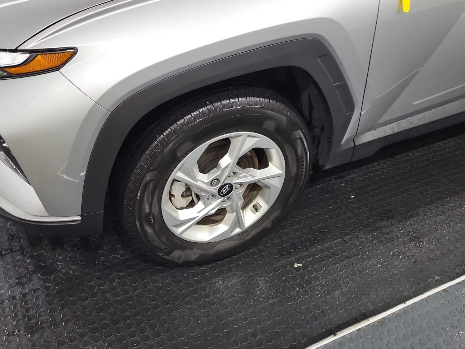 Front driver wheel/tire photo