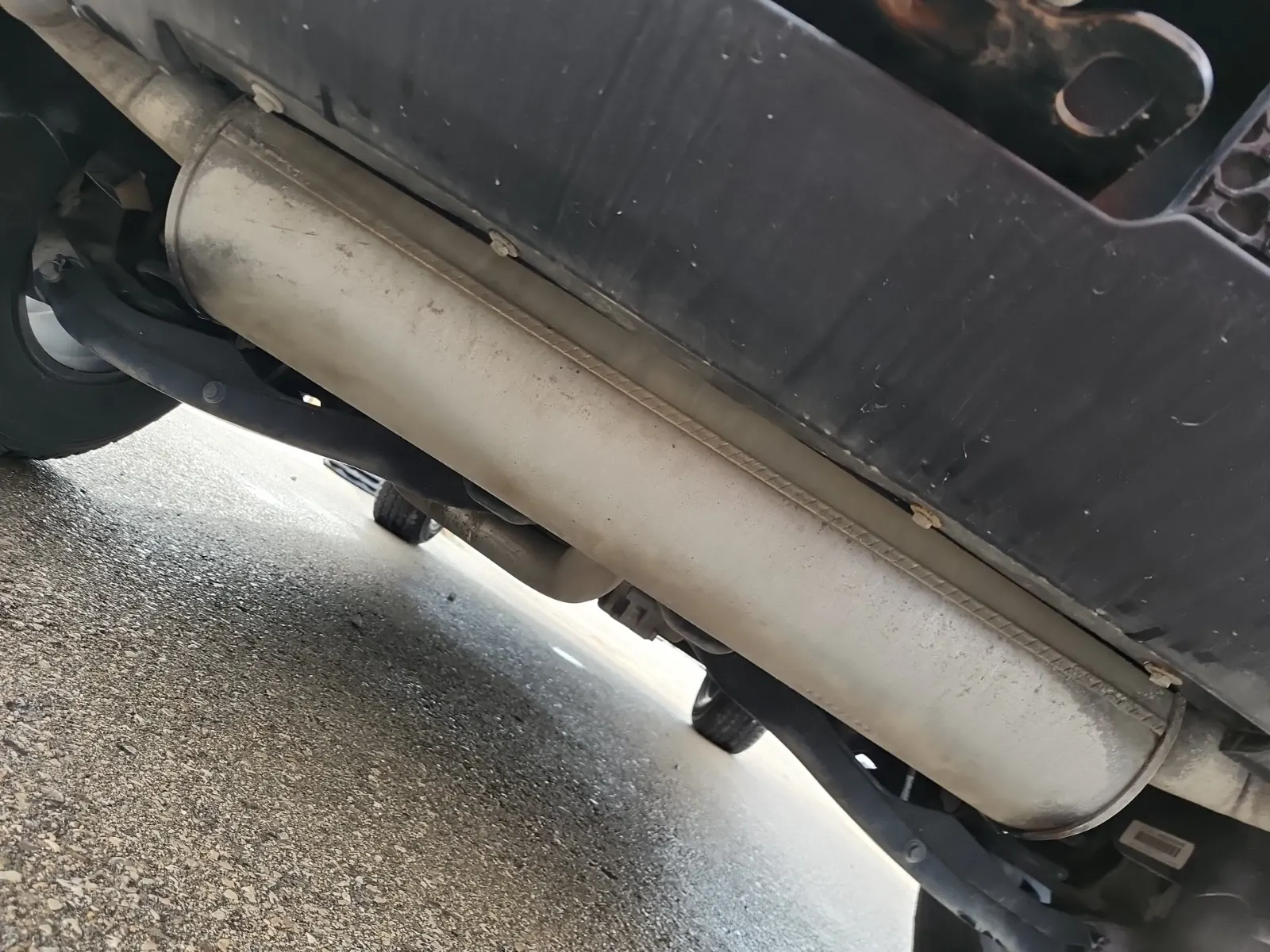 Undercarriage - Rear Photo