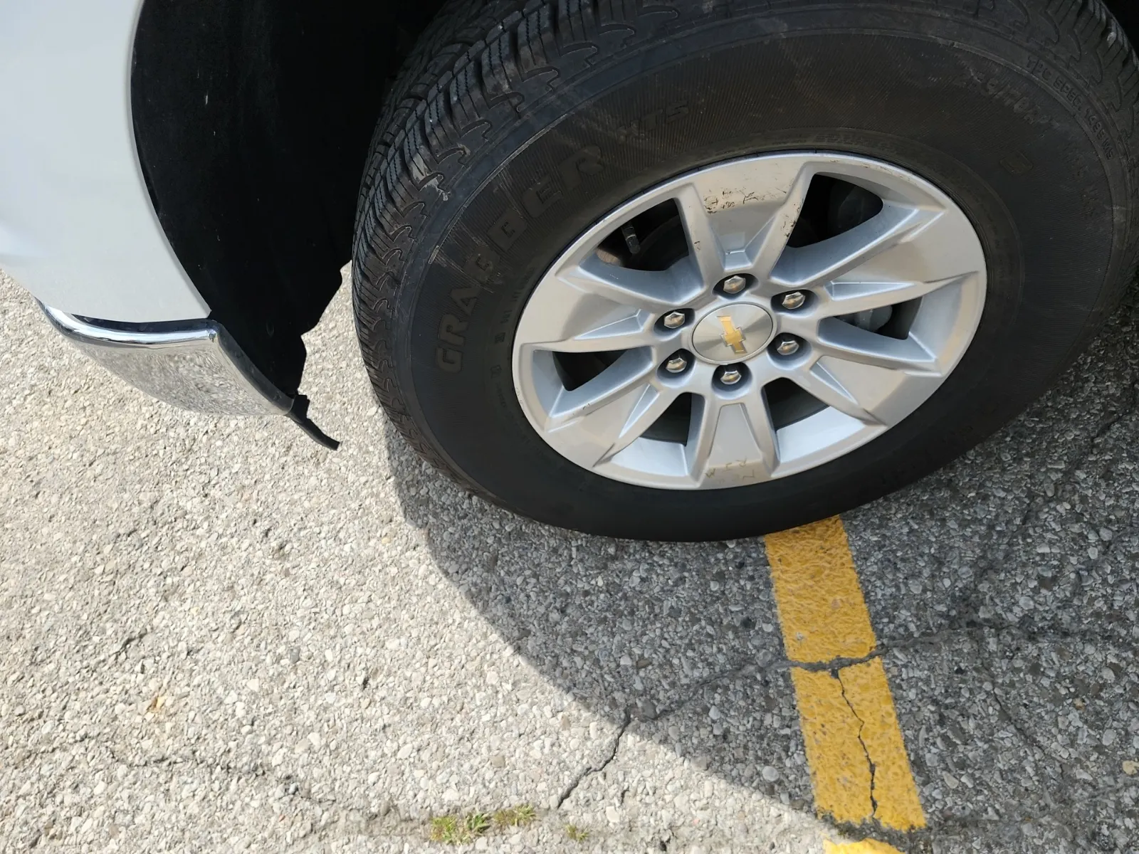 Front driver wheel/tire photo