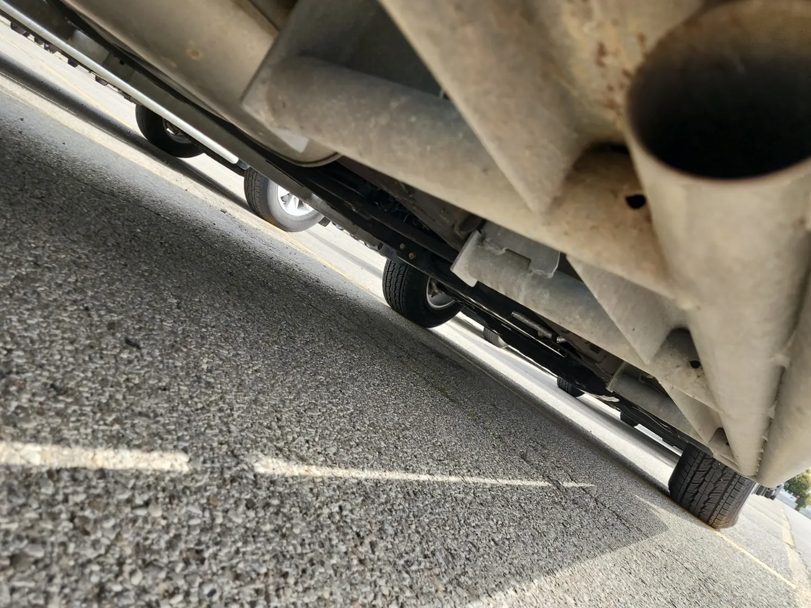 Undercarriage - Passenger Photo