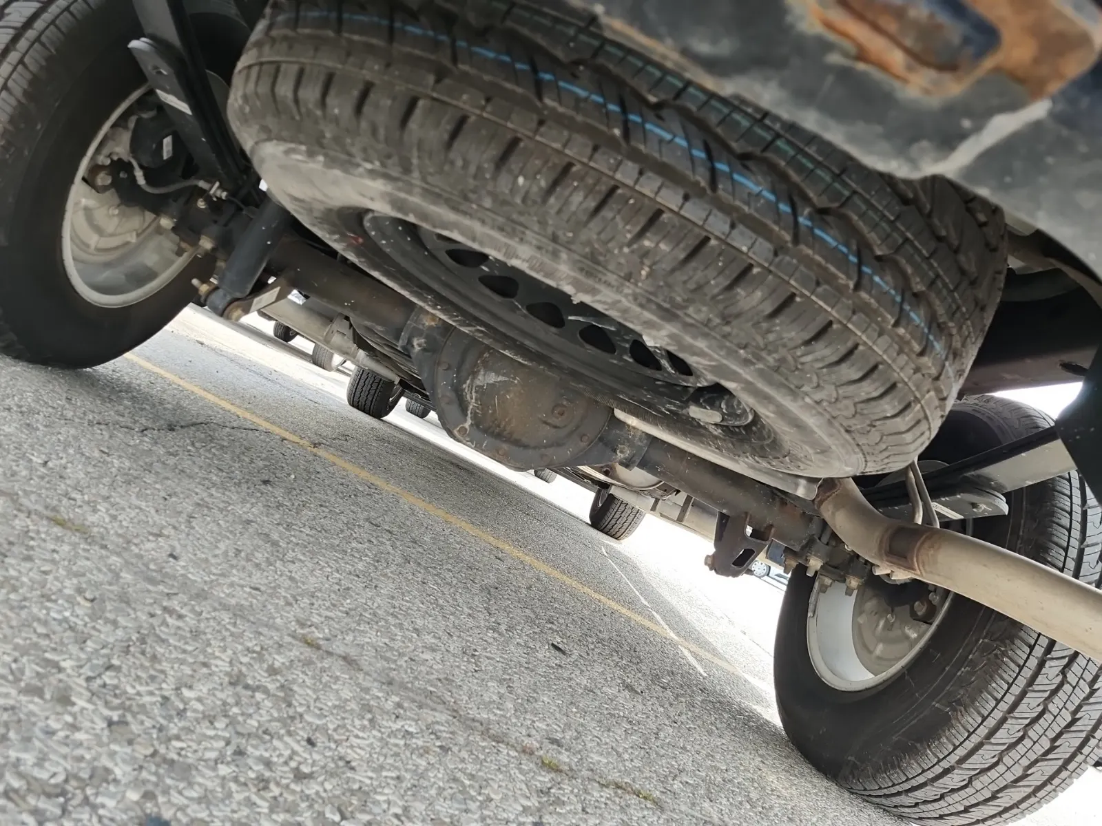 Undercarriage - Rear Photo